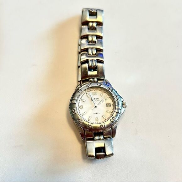 EUC Fossil Silver Steel Watch - Picture 2 of 5